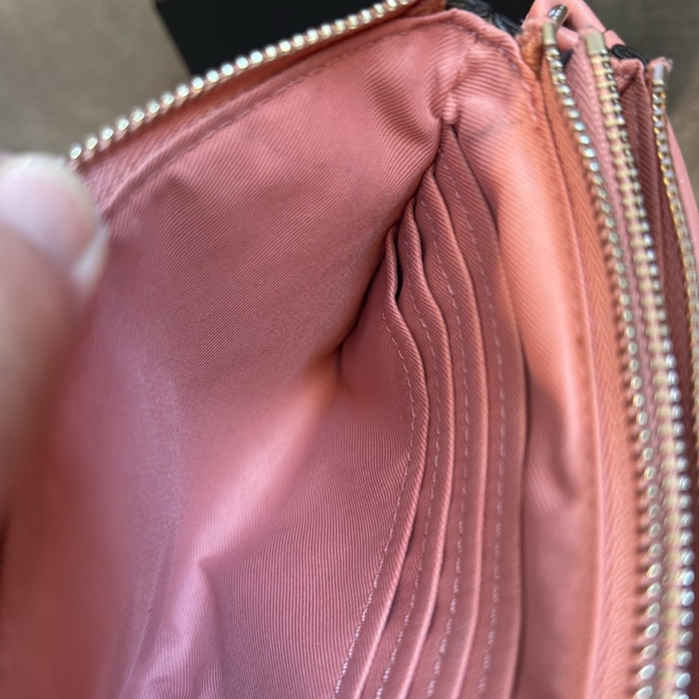 🤎🩷COACH🤎🩷Tan & Salmon Signature Coated Canvas Double Zip Wallet/EUC - Picture 10 of 16